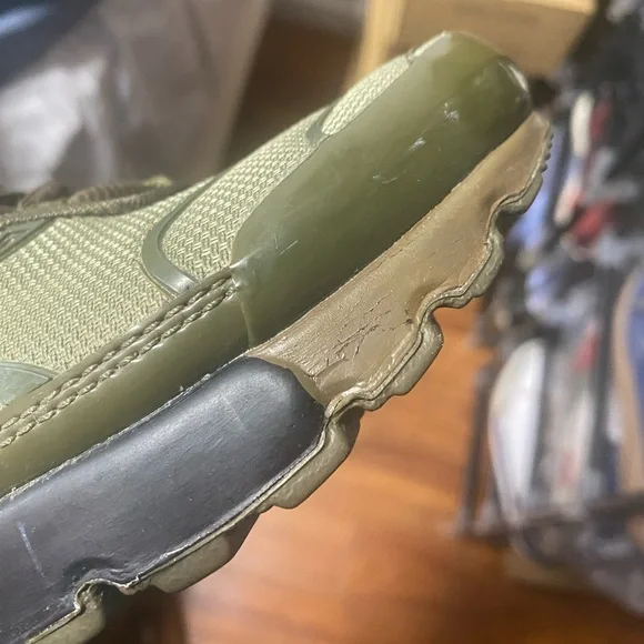 Nike Air Max Plus GS Olive Green Cargo Sneakers- SZ 5.5 Y- 7 W